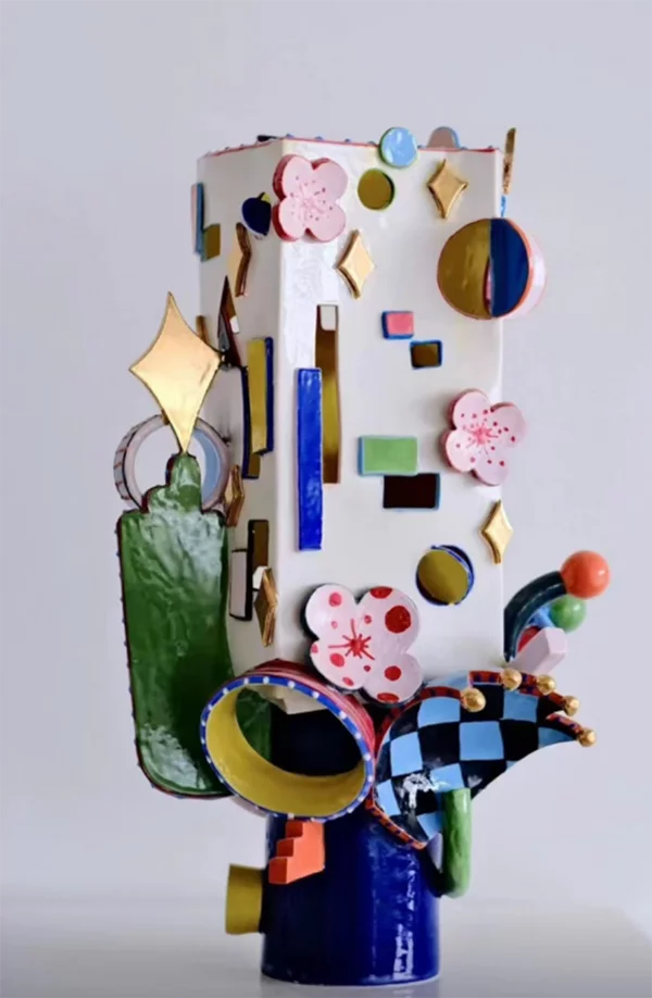 Image of Vase with decorative elements 